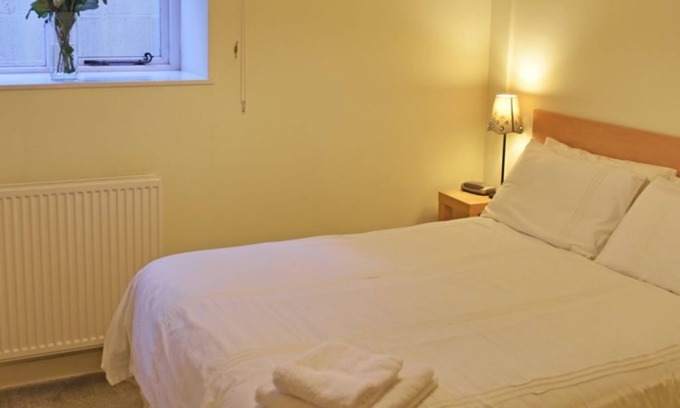 Knutsford Apartment | Cozy Garden Apartment in Leafy Knutsford with Breakfast