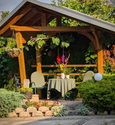 Radovljica Apartment | Unforgettable Oceanfront Stays at Garden Apartments Janša