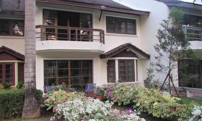 Kram House | Oceanfront Garden Beach Villa D15 with Pool & Breakfast