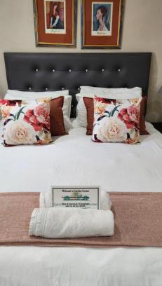 Beaufort West House | Cozy Garden Corner Guesthouse with Oceanfront Amenities