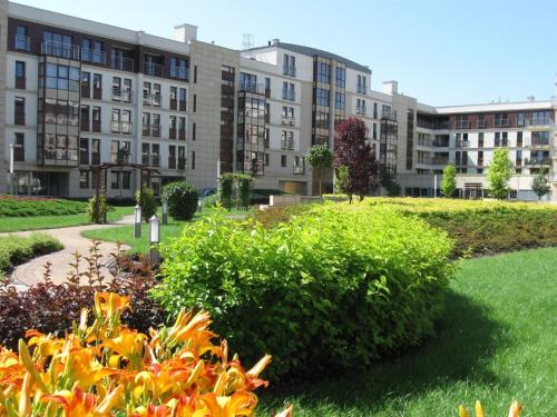 Podgorze Apartment | Pet-Friendly Retreat at Garden Corner - Rated 9/10 by Guests