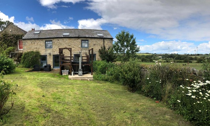 Consett House | Relax at Garden Cottage with Hot Tub Access