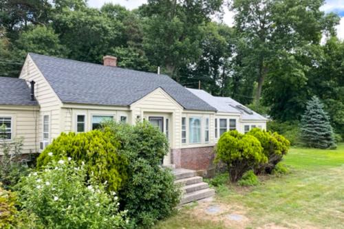 Manchester-by-the-Sea House | Cozy Garden Cottage by the Sea with Oceanfront Views