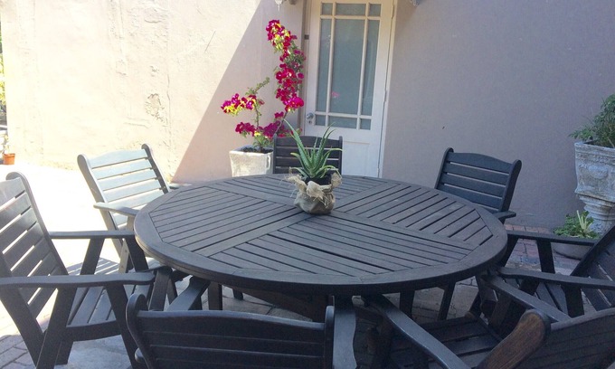 Rondebosch Bed & Breakfast | Cozy Garden Cottage Guest House with Kitchen Amenities
