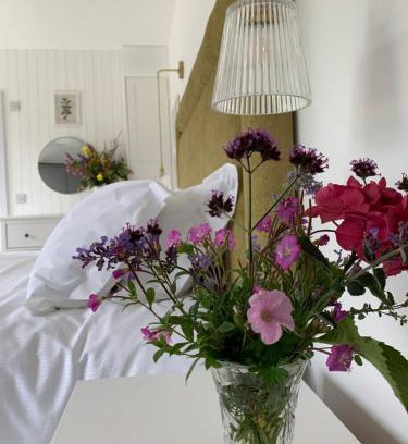Saltmills House | Escape to Garden Cottage on Tintern Trails - Rated 9.8/10