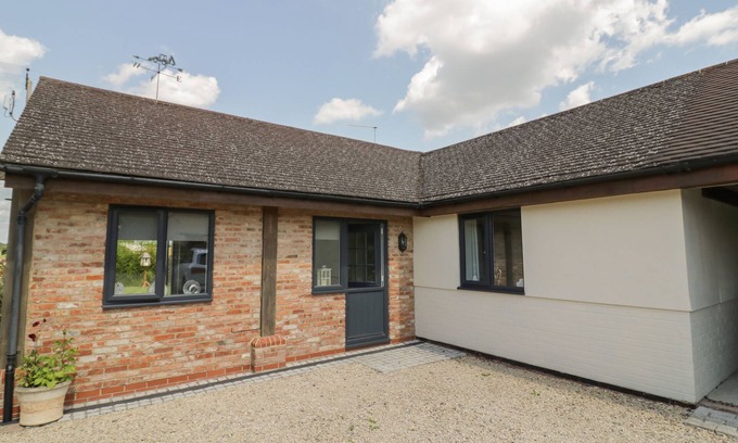Ripple Cottage | Romantic Garden Cottage in Upton Upon Severn with Breakfast