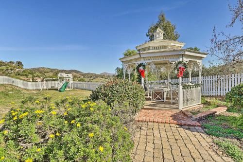 Fallbrook House | Cozy Fallbrook Home with Garden, Gazebo & Fire Pit!