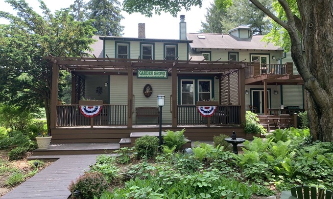 Union Pier Bed & Breakfast | Exceptional Garden Grove Bed and Breakfast with Ocean Views