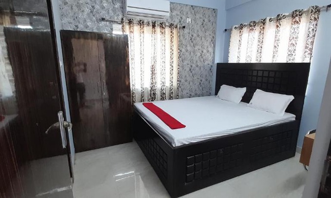 Kolkata House | Pet-Friendly Garden Guest House Near Ruby General Hospital