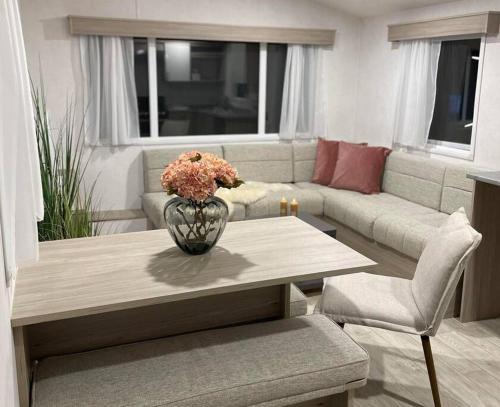 Hovik House | Inviting Garden Guest House – Child-Friendly Retreat