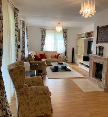 Karlovy Vary Villa | Garden home with pool access