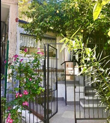 Vittorio Emanuele Apartment | Inviting Garden House Apartments with Oceanfront Views