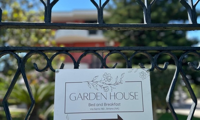 Striano Bed & Breakfast | Garden House B&B - Magnolia - Cozy location for couples and families