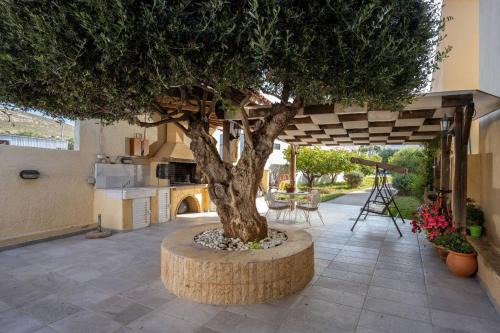 Prasas House | Pet-Friendly Retreat at Garden House by Estia - 8.4/10 Rated