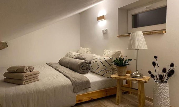 Roundnice nad Labem Apartment | Garden House: Guest Rated 9.6 with Family-Friendly Dining