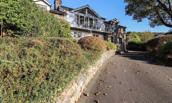 Ambleside Cottage | Garden House: Family-Friendly Retreat with Cozy Fireplace