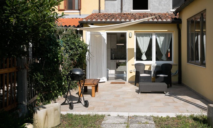 Longa House | Tranquil Retreat: Garden in the Lagoon with Spa & Hot Tub