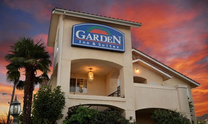 Fresno Hotel | Pet-Friendly Garden Inn and Suites Fresno with Pool Access