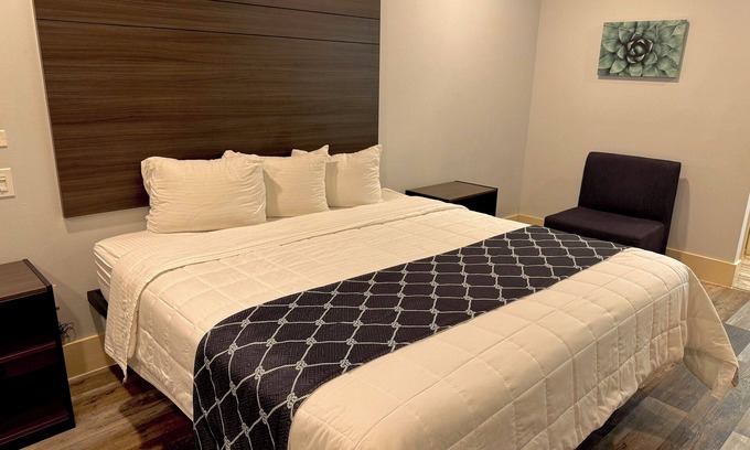 Humble Hotel | Garden Inn Express
