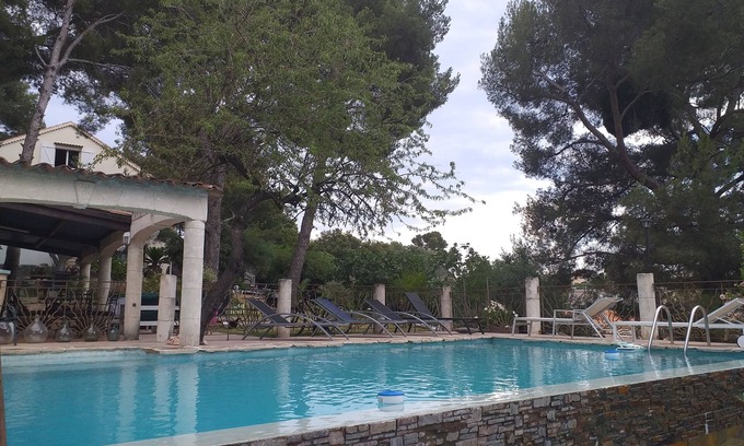La Seyne-sur-Mer Villa | Beautiful Garden Level Villa with Private Pool & Ocean View