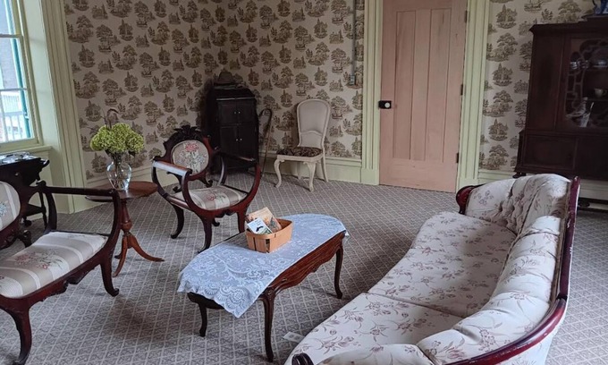 Franklin Bed & Breakfast | Garden Level Suite at the Historic McCoy House – Private Entrance & Deck Access