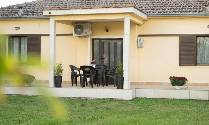 Trikala Apartment | Kid-Friendly Garden Paradise in Megalochori Trikala