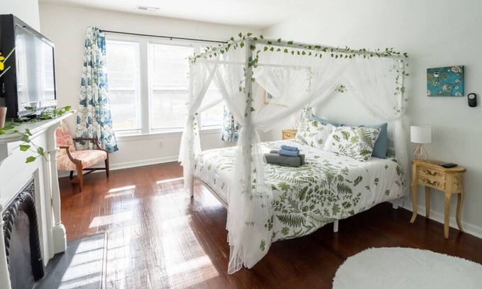 Woodland Heights Apartment | Pet-Friendly Garden Penthouse: 3 Bedrooms, Top Guest Rated!