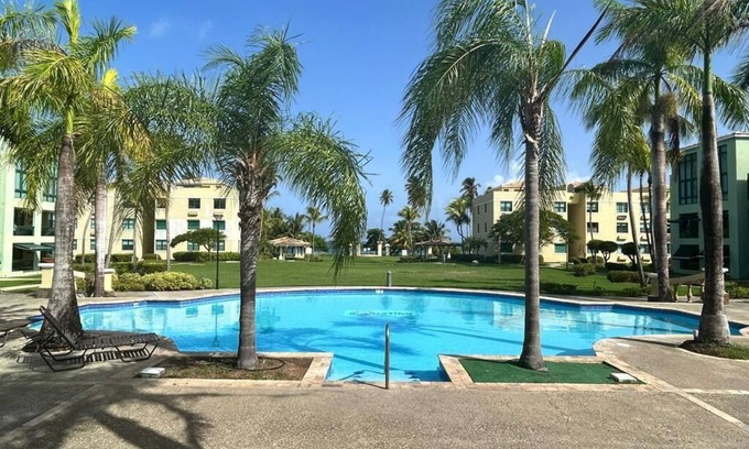 Mediania Alta Apartment | Elevate Your Stay at Aquatika 8001 with Pool Views