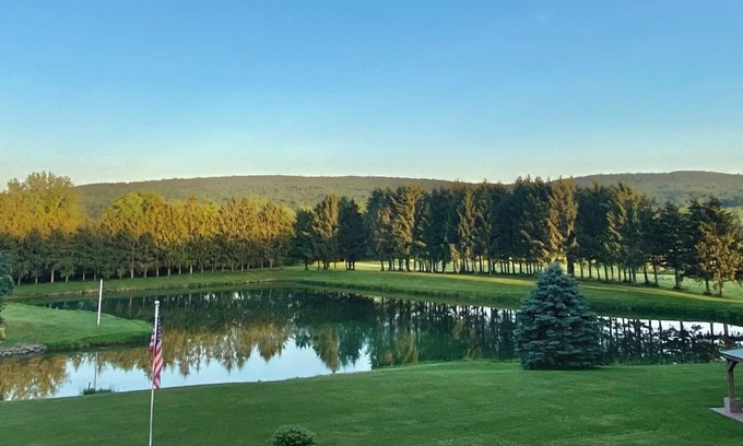 Baraboo Resort | Ideal Garden Room Steps from Devils Lake and Wisconsin Dells