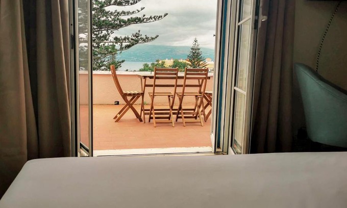 Horta House | Cozy Garden's Nest - North Villa with Breakfast & Kitchen