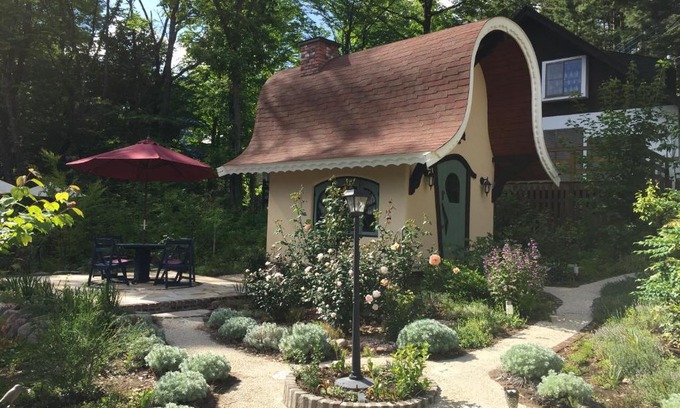 Hokuto Bed & Breakfast | Oceanfront Garden Shed R: Guest Rated 9.4/10 Stay