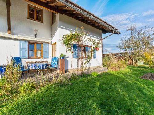 Steingadele Apartment | Cozy Apartment in Steingaden with Child-Friendly Terrace