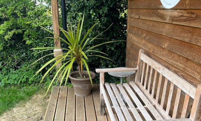 Great Milton Cabin | Cozy Garden Studio Near Le Manoir aux Quat’Saisons