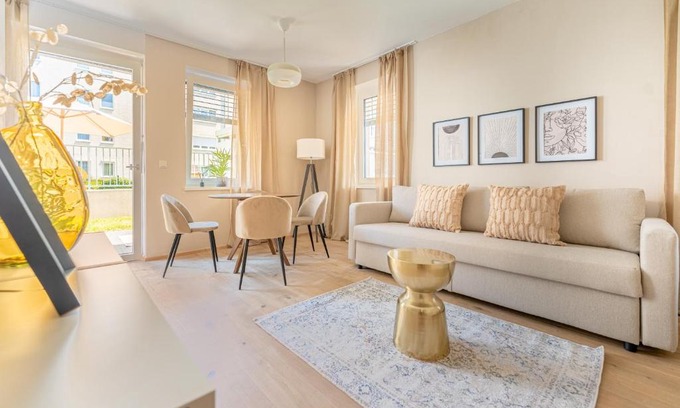 Krems an der Donau Apartment | Garden Suite at Steinertor: Family-Friendly Retreat