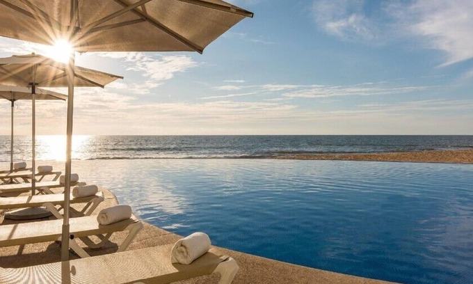 Marina Mazatlan Hotel | Garden-View Condo with Pool and Breakfast for Families