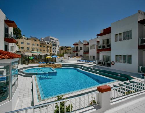 Tal-Ghoqod Apartment | Garden View Apartment No 40: Family-Friendly Oasis