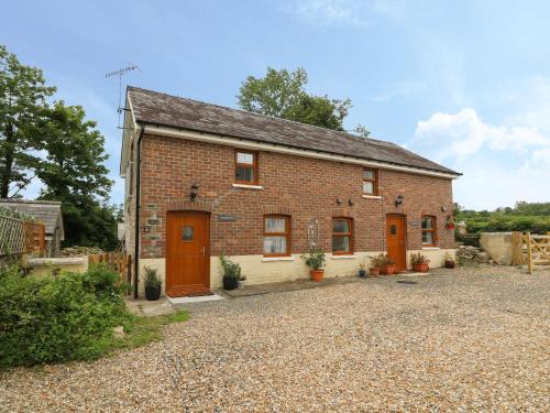 Llanybydder House | Relaxing Garden View Retreat with Pet-Friendly Amenities