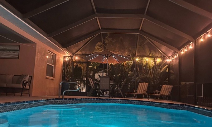 Sarasota Springs House | Tranquil Garden View House with Oceanfront Amenities