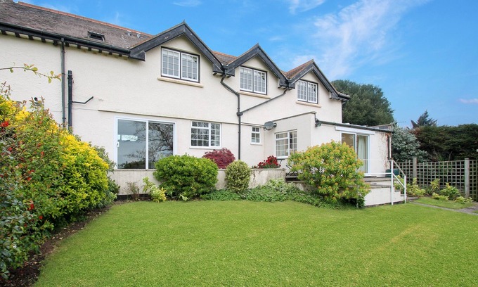 Porlock Apartment | Pet-Friendly Retreat with Garden Views in Porlock Weir