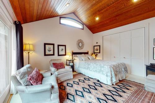 Arcata House | Tranquil Garden View Retreat with Family-Friendly Amenities