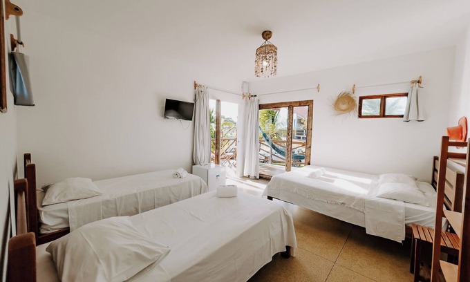 Ponta do Anel Apartment | Discover the Garden View Room with Pool and Breakfast