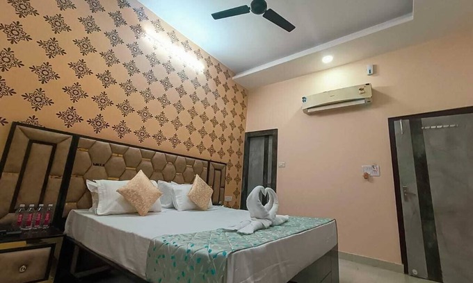 Varanasi Villa | Discover Garden Villa Banaras: Family-Friendly Retreat