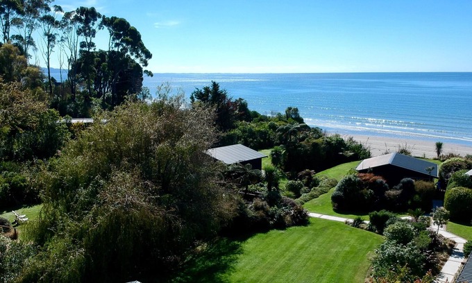 Parapara Villa | Peaceful Garden View Villa - Adults Only Retreat in Golden Bay