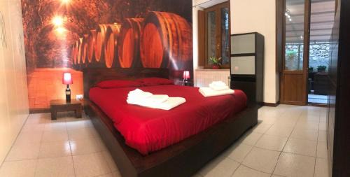 Est Apartment | Enchanting Garden Wine Suite - Guest Rated 9.5/10