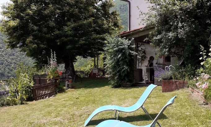 Saturnana House | Tranquil Garden Retreat with Scenic Views & Pet-Friendly Amenities