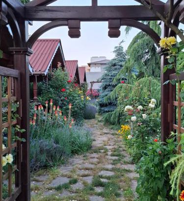 Costinesti Resort | Cozy Cabane de lemn: Family-Friendly with Breakfast Included