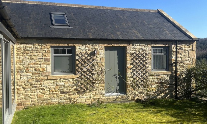 Rowlands Gill Cottage | Inviting Stable Cottage with Scenic Views and Pet-Friendly Perks