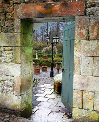Lancaster House | Experience Bliss at Gardener's Cottage - Rated 9.8/10