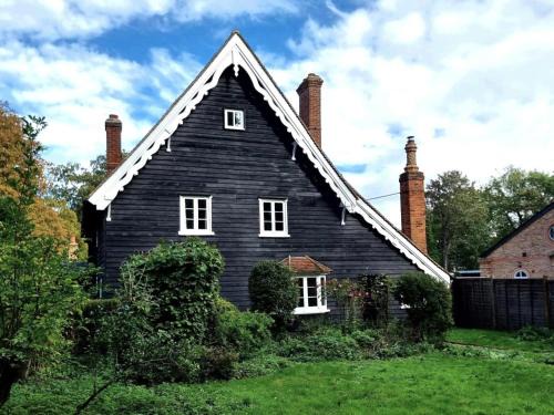 Knebworth House | Discover Gardener's Cottage in Beautiful Knebworth Park