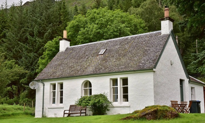 Loch Tay Cottage | Discover Gardener's Cottage in Beautiful Glen Lyon